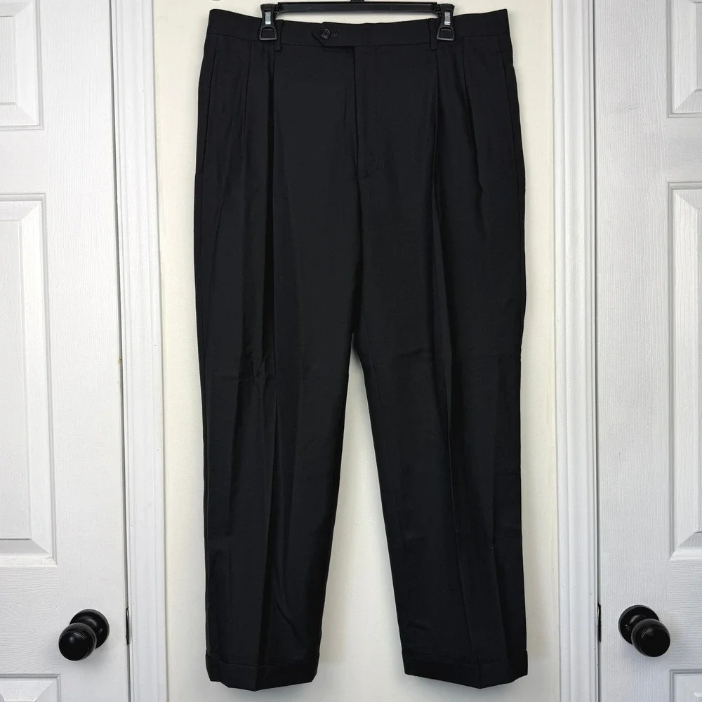 Jos A Bank 2-Piece Suit Mens 42R 36x29 100% WOOL Pleated Cuffed Solid Black